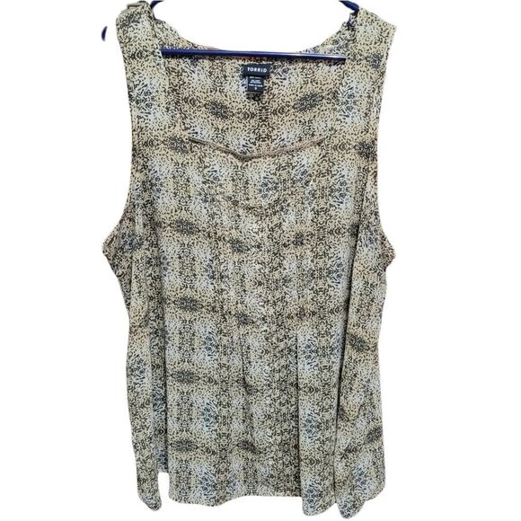 Torrid envelope back tank - Picture 1 of 2